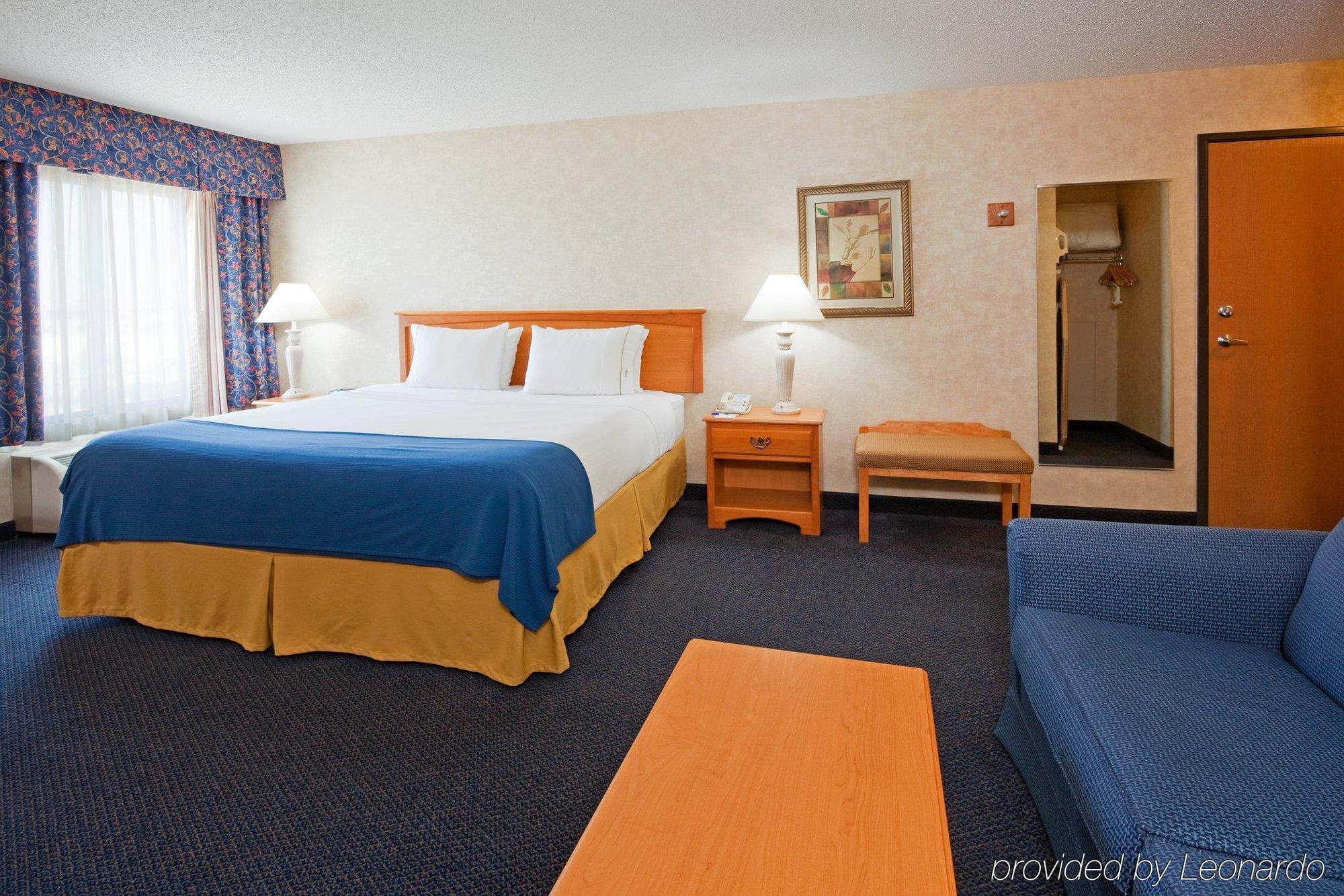 Holiday Inn Express Fargo - West Acres, An Ihg Hotel Room photo