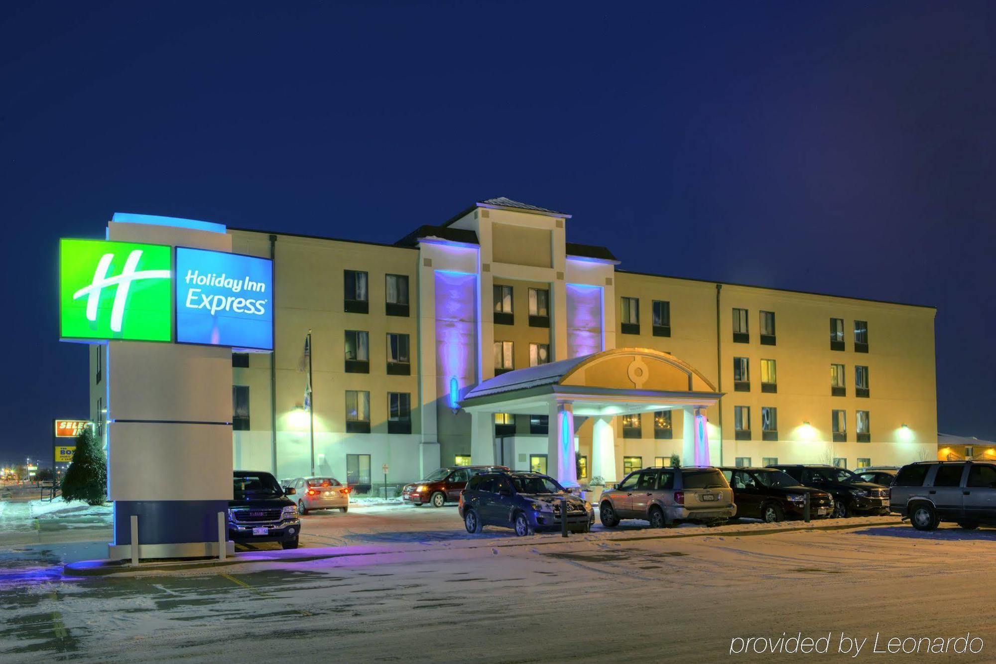 Holiday Inn Express Fargo - West Acres, An Ihg Hotel Exterior photo